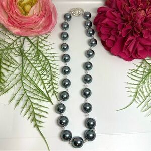 NEW⚜️Gray Pearl Hand Wired Necklace